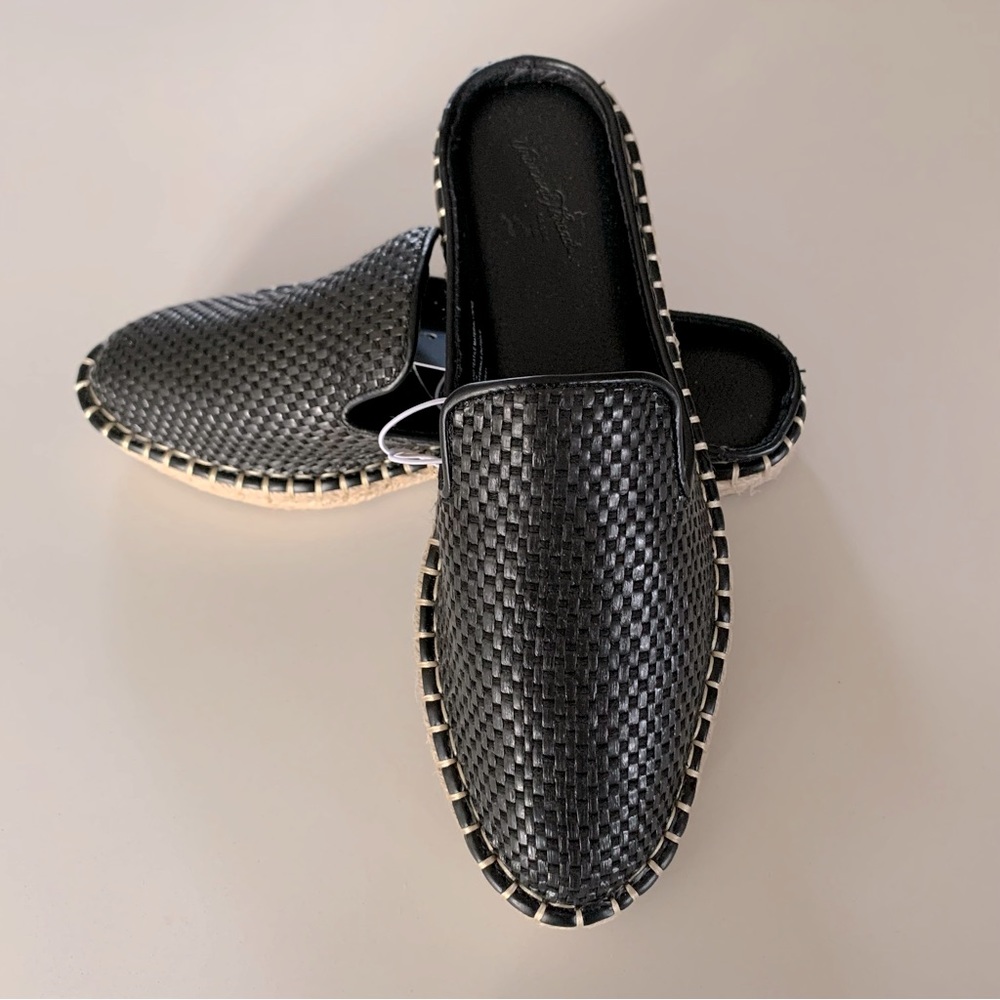 Universal Thread Women’s Size 6 Lona Mules